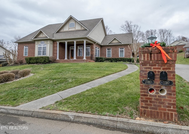 view of front of house featuring a front lawn