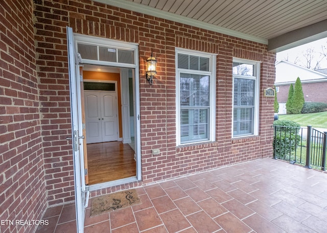 entrance to property featuring covered porch