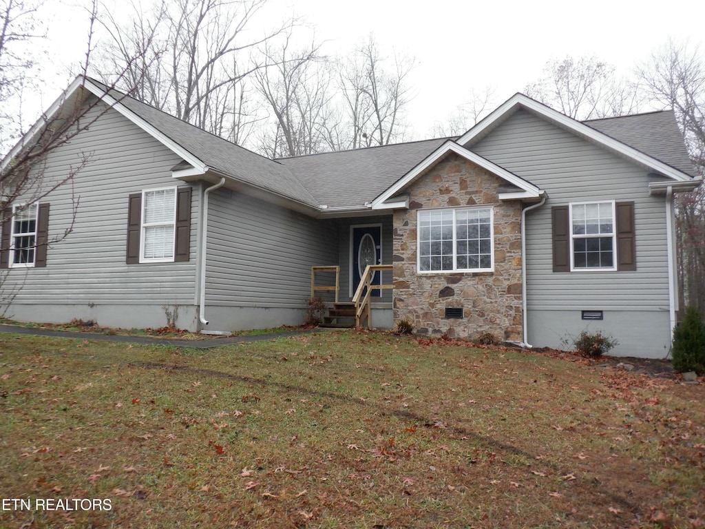 view of front of house with a front lawn