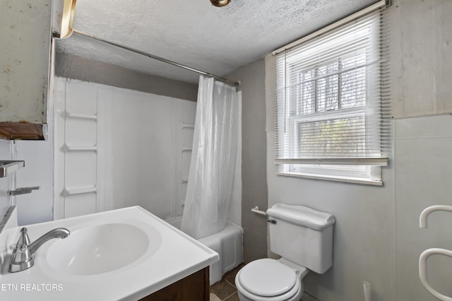 1886 5th St, Jellico, TN 37762 - full bathroom with shower / tub combo, vanity, toilet, and a textured ceiling