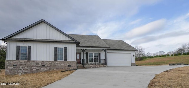 view of front of home with covered porch and a garage