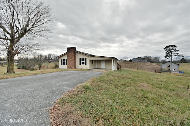 exterior space featuring a lawn