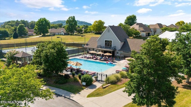 view of swimming pool