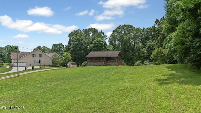 view of yard with a storage unit