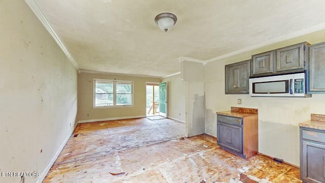 kitchen with crown molding