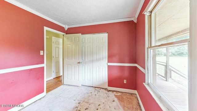 unfurnished bedroom featuring crown molding