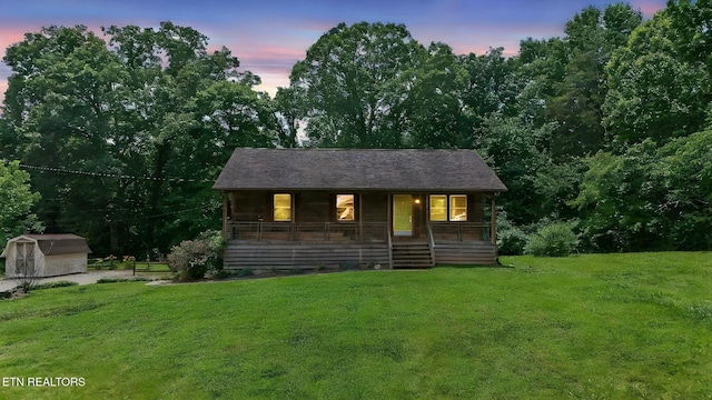 view of front of house featuring a porch and a yard