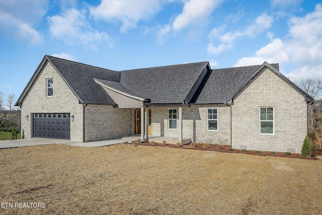 view of front facade featuring a front yard