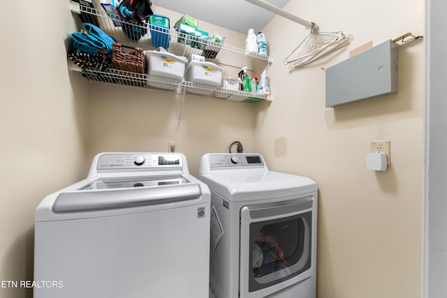 laundry room with laundry area and washer and clothes dryer