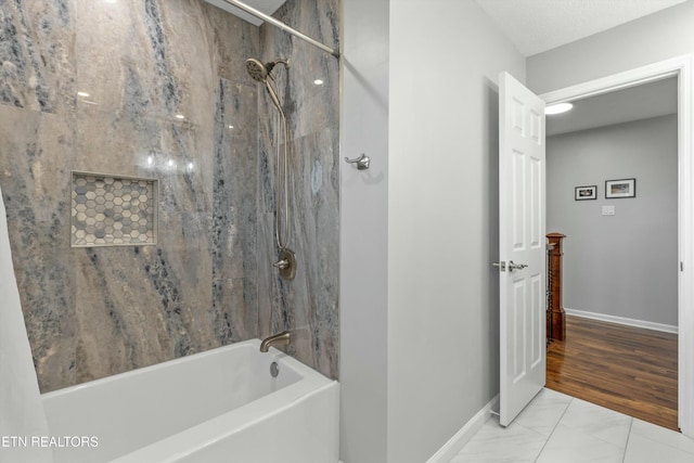 bathroom with tiled shower / bath