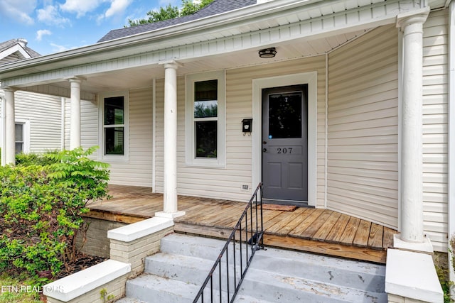 entrance to property featuring a porch