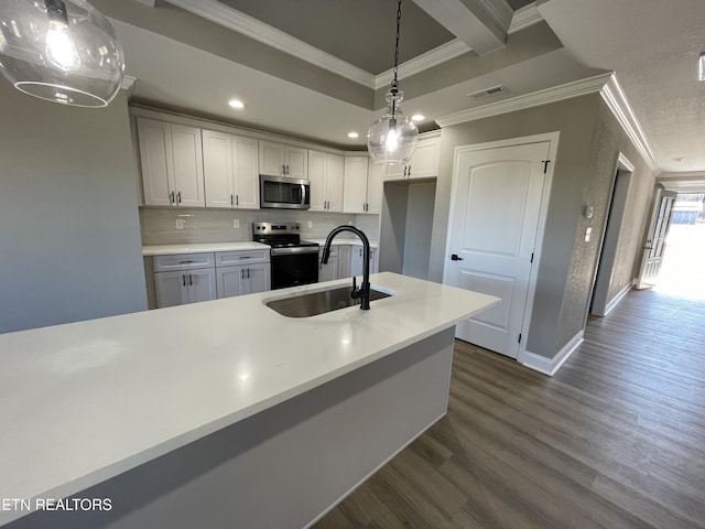 kitchen featuring sink, stainless steel appliances, tasteful backsplash, decorative light fixtures, and white cabinets