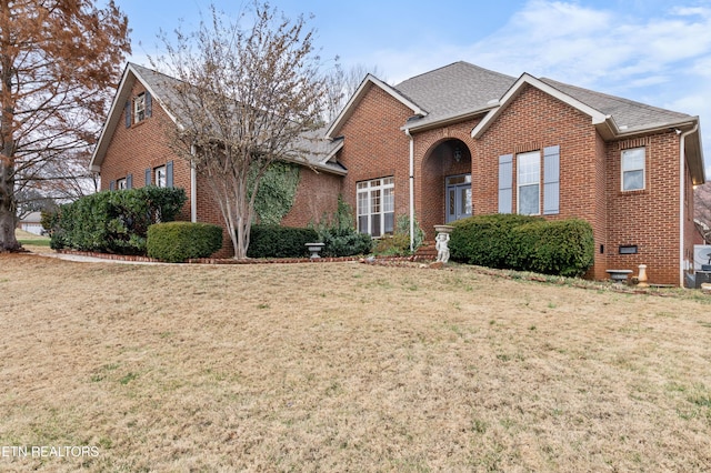 front of property featuring a front lawn