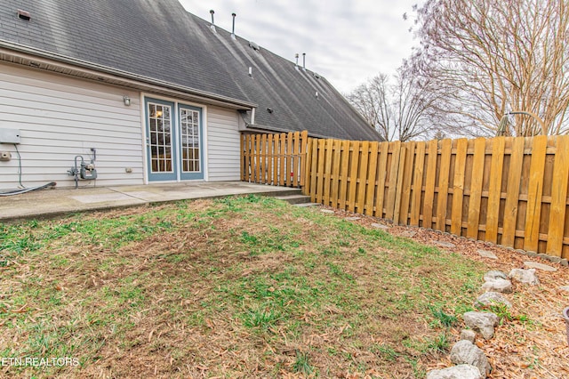 view of yard featuring a patio area