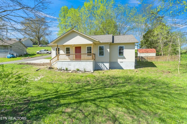 view of front facade with a front lawn and covered porch