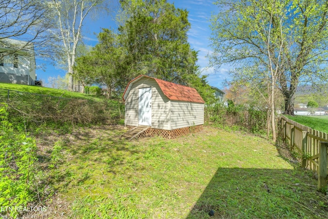 view of yard with a storage shed