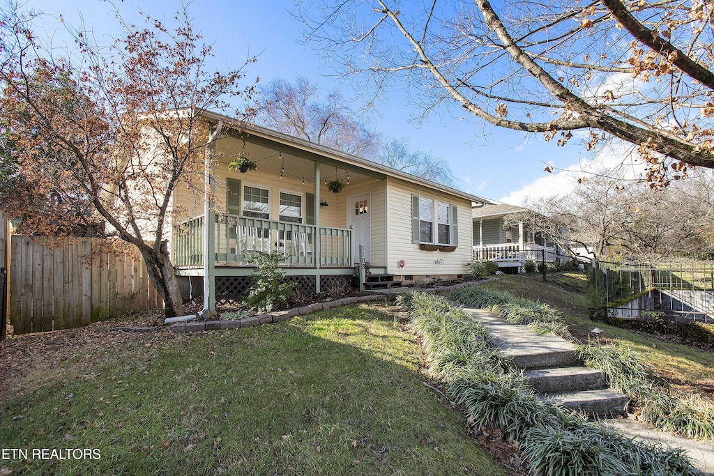 view of front of property with a front lawn and covered porch