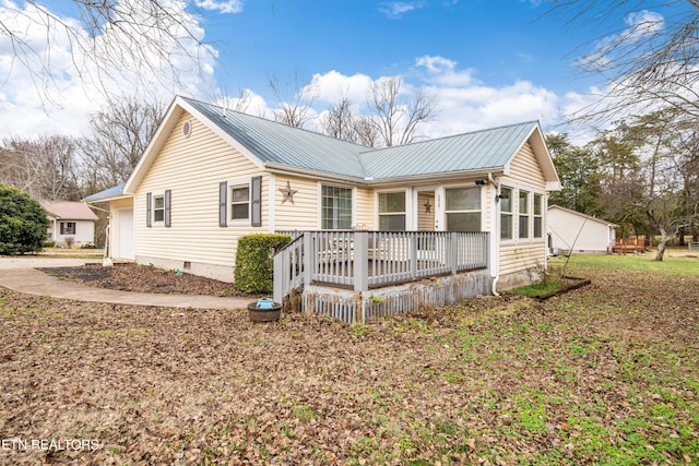 view of front of property featuring covered porch and a garage