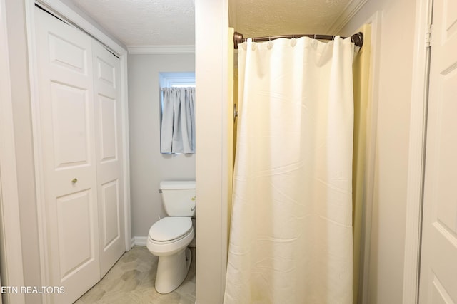 bathroom with a textured ceiling, toilet, walk in shower, and ornamental molding