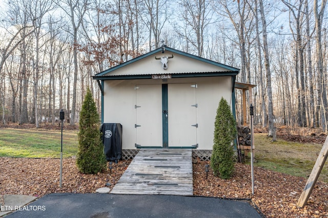 view of outdoor structure