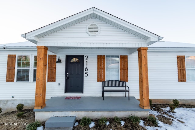 view of front of property featuring a porch