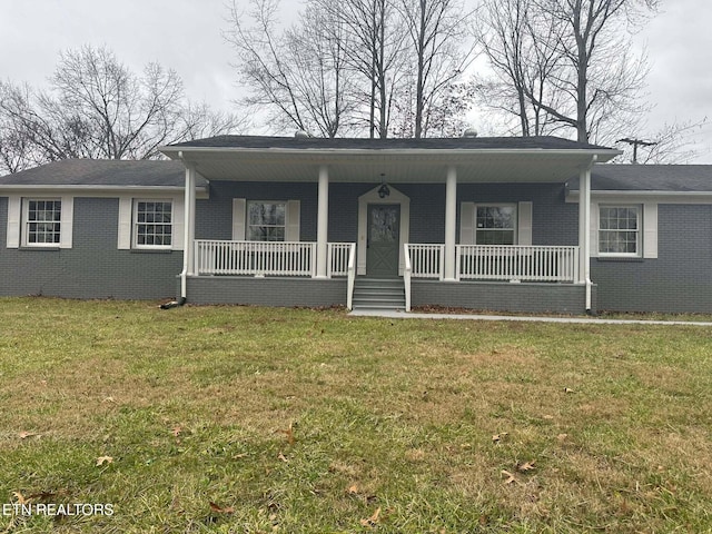 view of front of house featuring a porch and a front yard