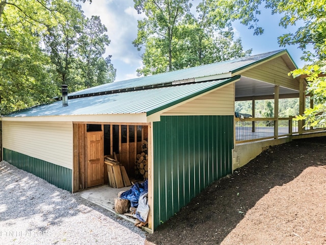 view of side of property with an outbuilding