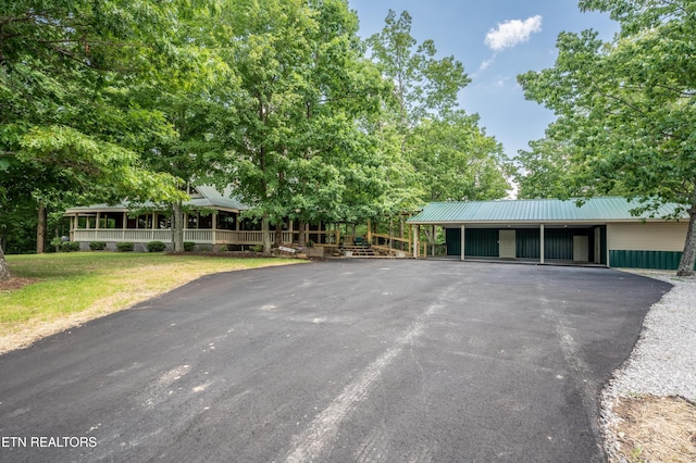 view of front of property with a front lawn