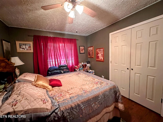 bedroom with ceiling fan, a closet, and a textured ceiling