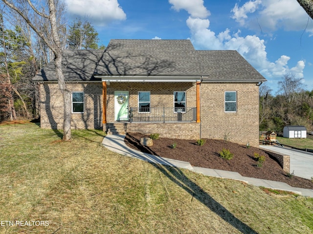 view of front of property with a front yard