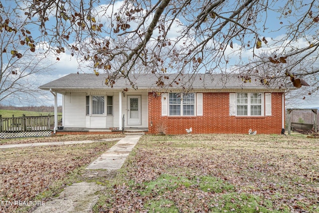 single story home with a porch