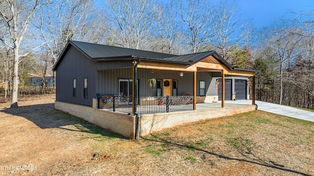 view of front of home with covered porch and a garage