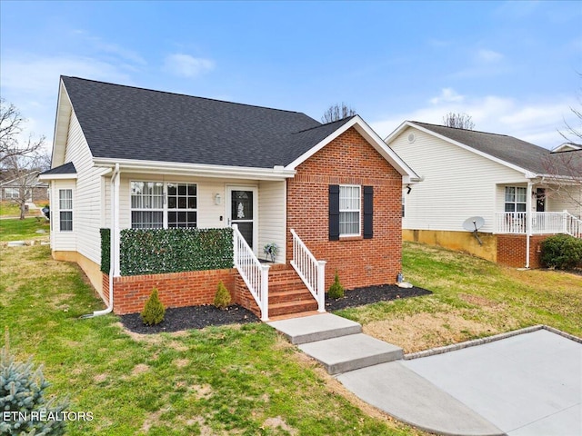 ranch-style house featuring a front yard