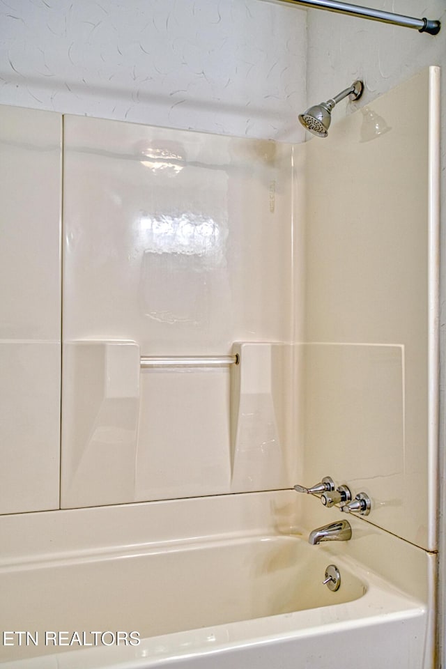 bathroom with tub / shower combination