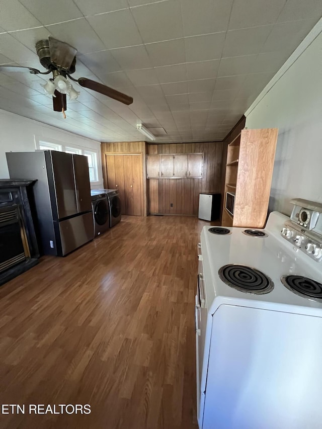 kitchen with white electric range, ceiling fan, stainless steel fridge, dark hardwood / wood-style flooring, and washer / clothes dryer