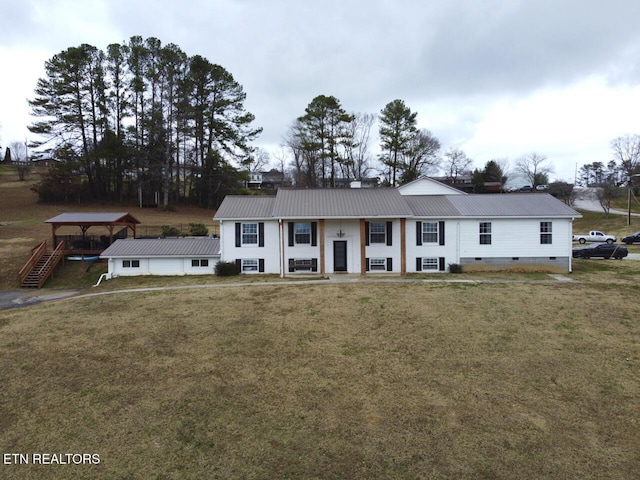 view of front of home with a front lawn