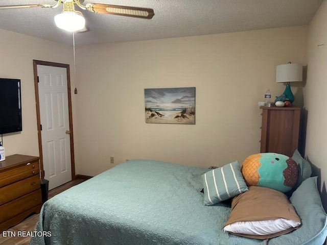 bedroom featuring a textured ceiling and ceiling fan