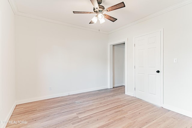 unfurnished room with light hardwood / wood-style flooring, ceiling fan, and crown molding