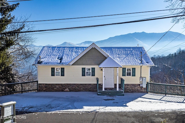 view of front facade featuring a mountain view