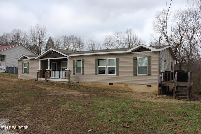 view of front of house featuring covered porch and a front yard