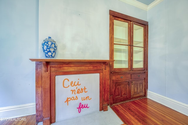 details featuring hardwood / wood-style flooring and crown molding