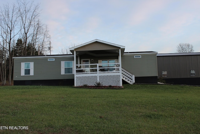 back of house featuring a lawn