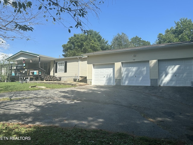 view of front of house with a porch and a garage