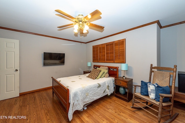 bedroom featuring light wood-type flooring, ceiling fan, and crown molding