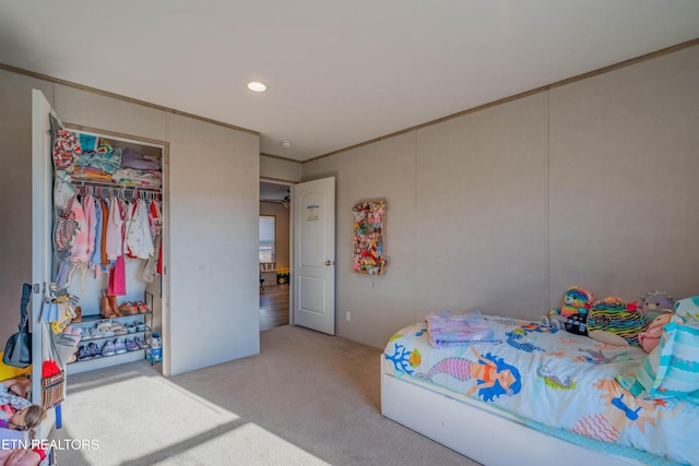 carpeted bedroom with crown molding, recessed lighting, and a closet