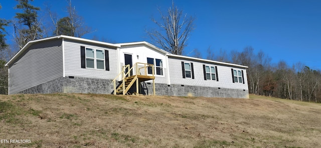 manufactured / mobile home featuring crawl space