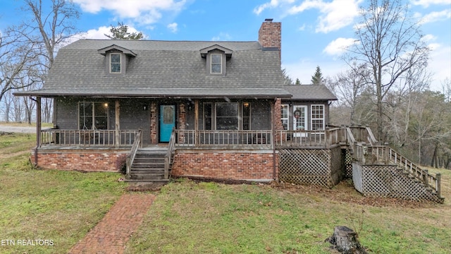 view of front of property featuring a front lawn and covered porch