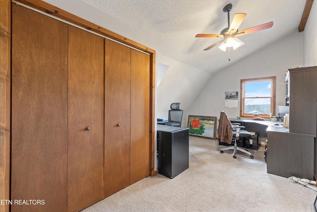 office with a textured ceiling, light carpet, ceiling fan, and vaulted ceiling