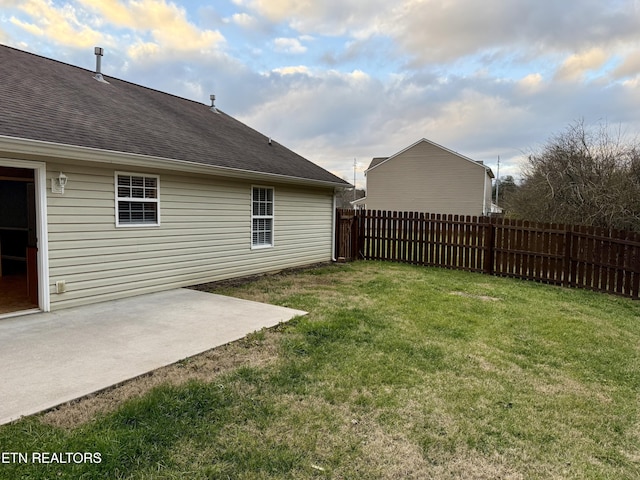 view of yard featuring a patio