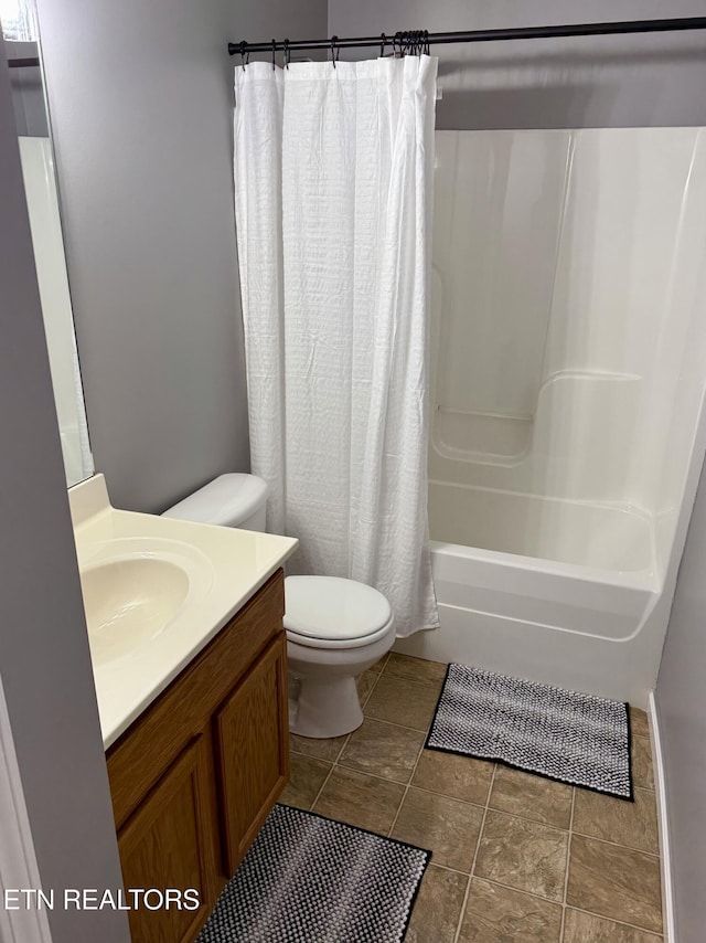 full bathroom with shower / bath combination with curtain, vanity, and toilet